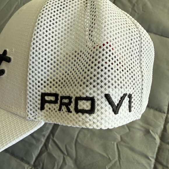 Titleist White Mesh Golf Cap with Black Logo - Picture 3 of 6